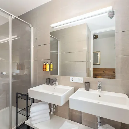 Otel Bellevue By Alpin Thumersbach